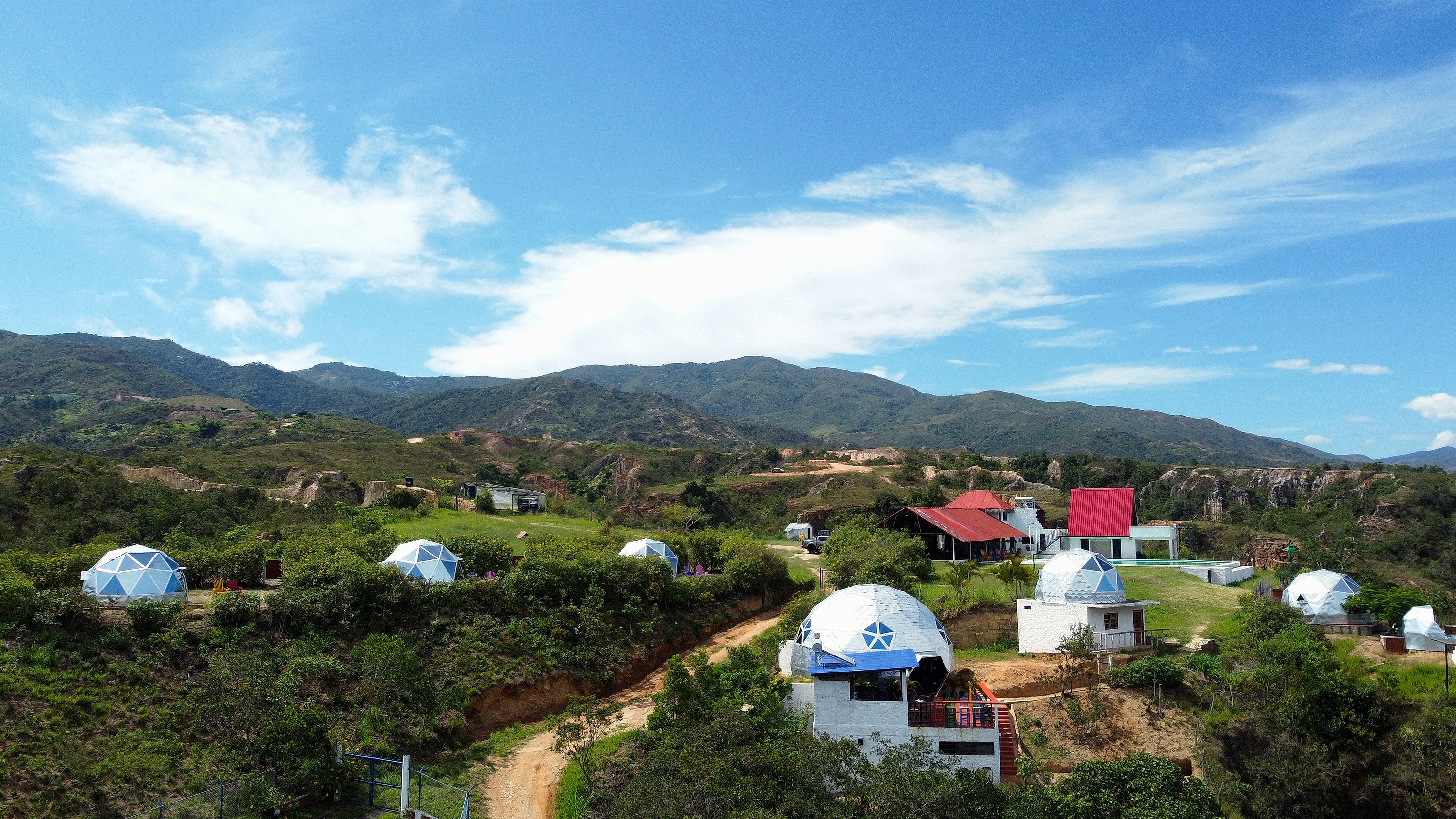 Glamping TAVOLANDIA: domos entre montañas en La Playa de Belén, cerca de Los Estoraques